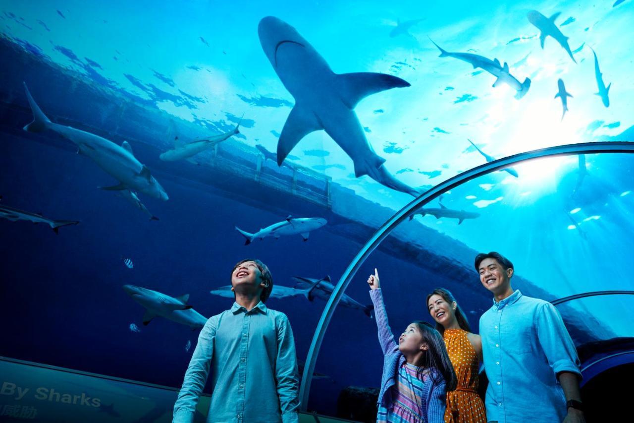 Resorts World Sentosa - Crockfords Tower Singapore Bagian luar foto