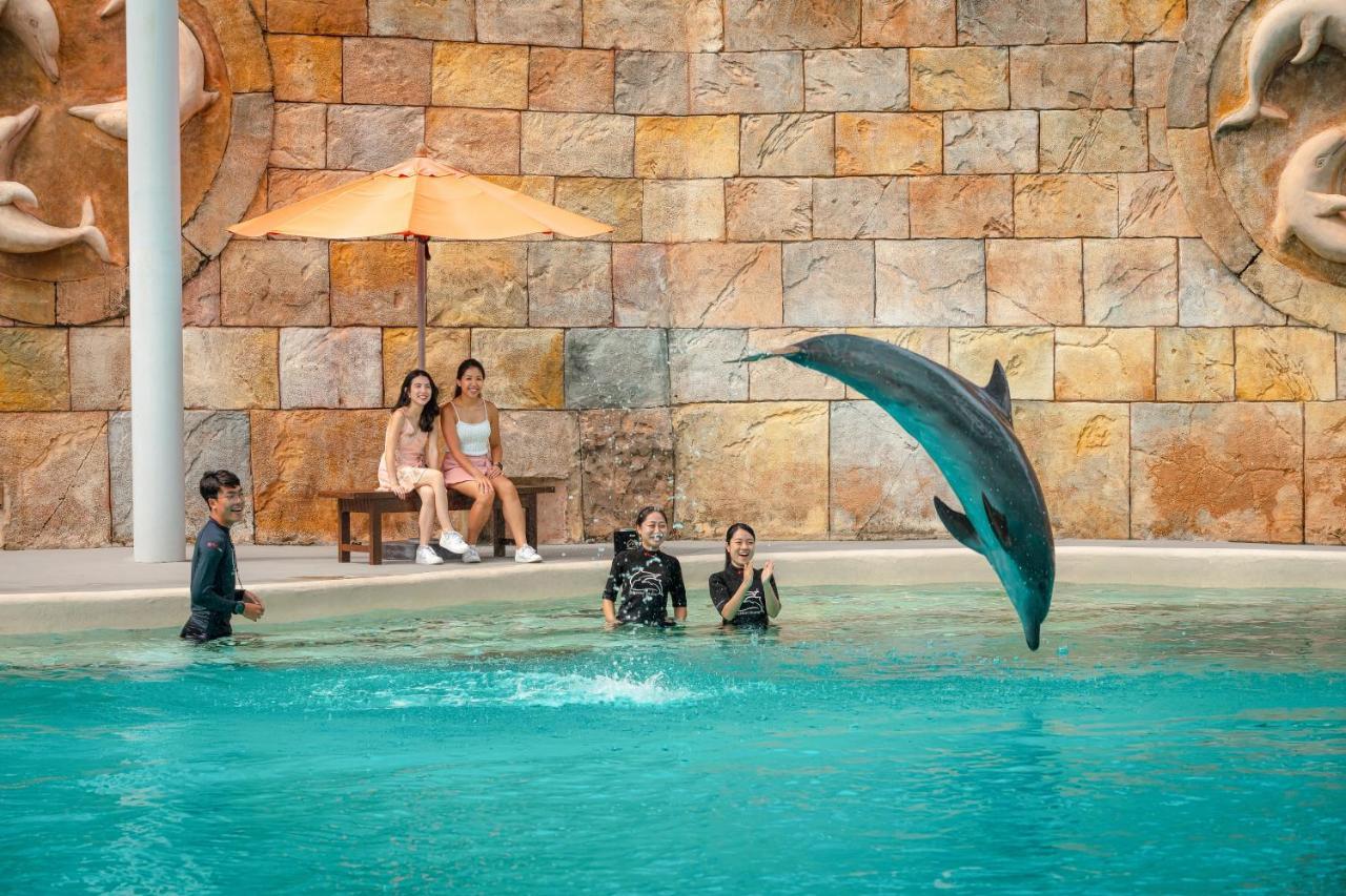 Resorts World Sentosa - Crockfords Tower Singapore Bagian luar foto