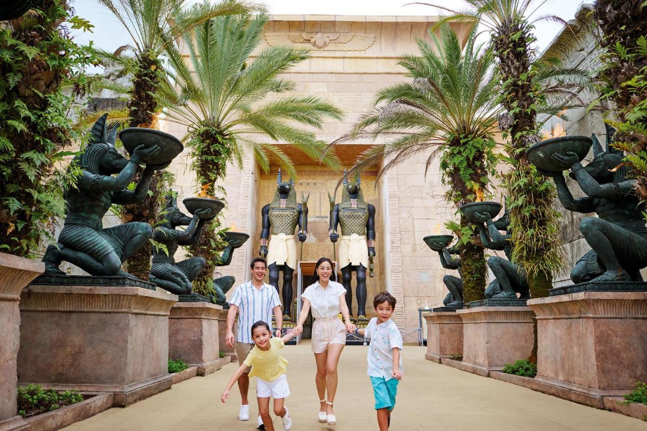 Resorts World Sentosa - Crockfords Tower Singapore Bagian luar foto